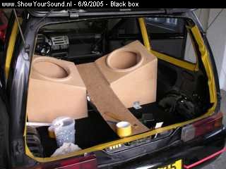 showyoursound.nl - TeamS&DGroundzero 3 - BLACK BOX - black box - SyS_2005_9_6_21_5_48.jpg - kisten met de bevestiging voor de stretchdoek..de dubbelzijdige tape